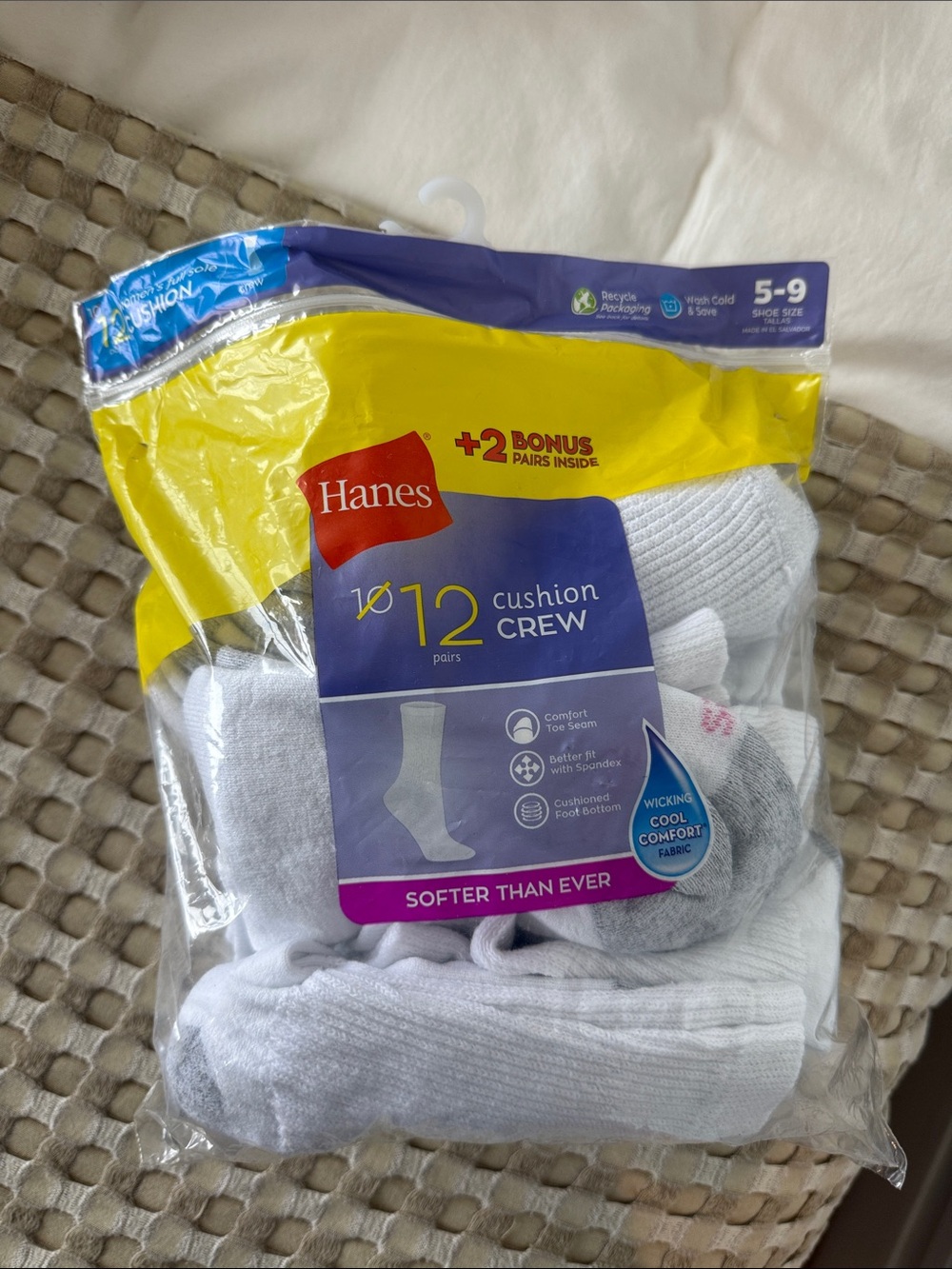 Hanes women’s cushion crew socks